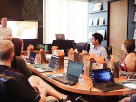 Muovilevy PP/PESheet-rullat ruokatarjottimille Muovilevy PP/PESheet-rullat ruokatarjottimille